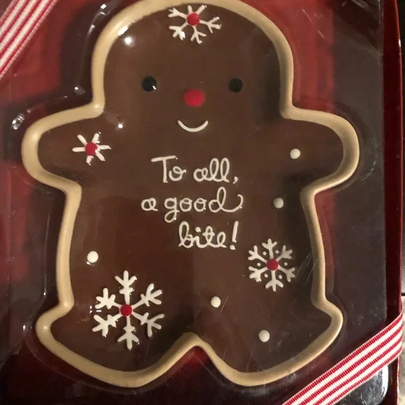 NWT Hallmark gingerbread cookie cutter and plate - Picture 2 of 4
